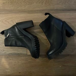 Dr Martens Magdalena Leather heeled boots w zipper